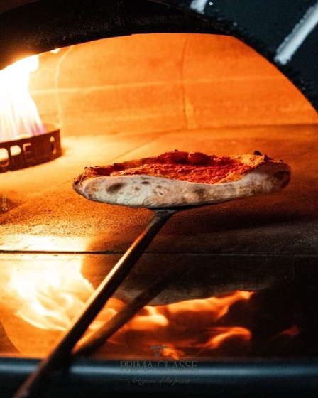 Infornata, controluce sulla fiamma &mdash; Prima Classe, scatto di Giesse Agency.